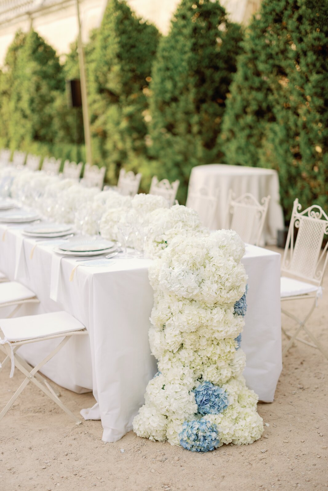 Detail of the hydrangea floral runner spilling onto the ground